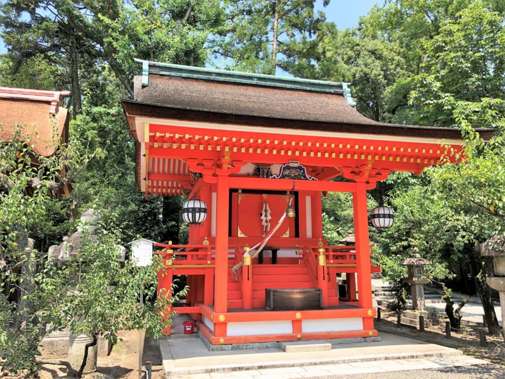 本殿奥にある地主神社