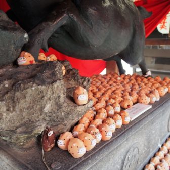 いのししのおみくじがかわいい摩利支尊天堂