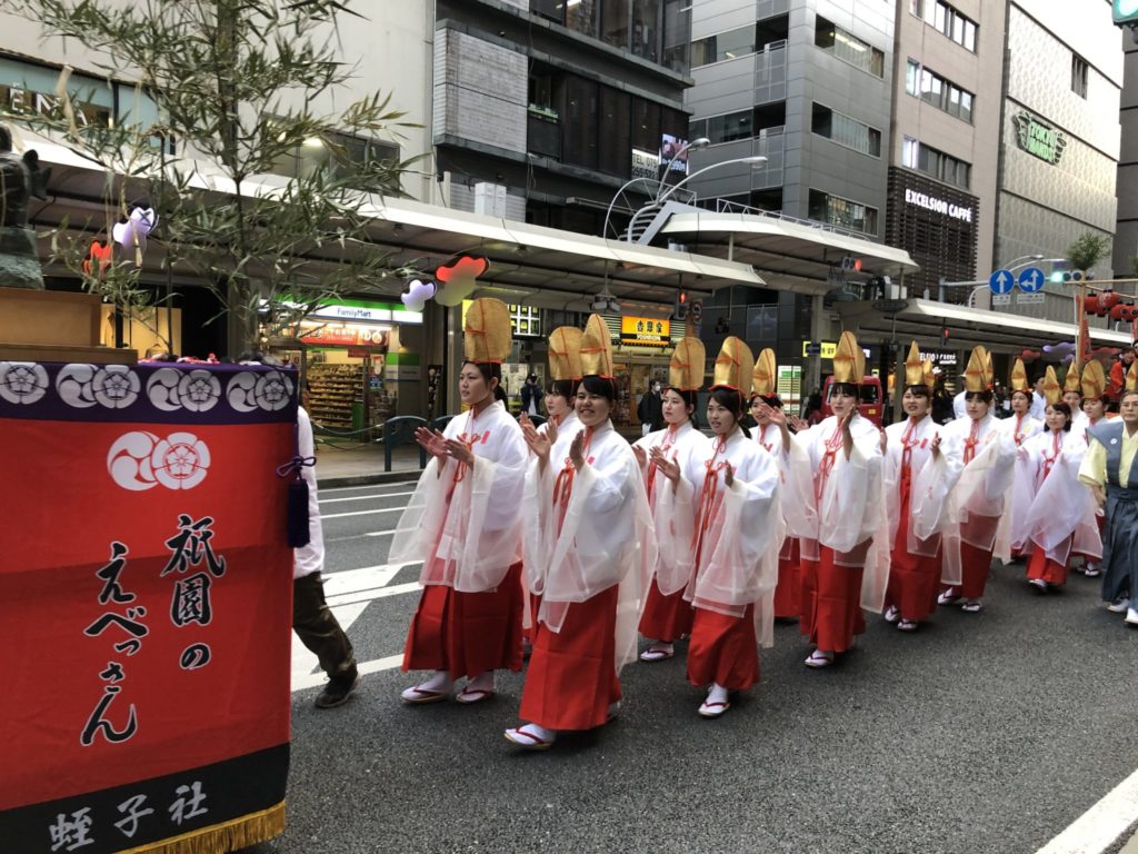 福娘の行列