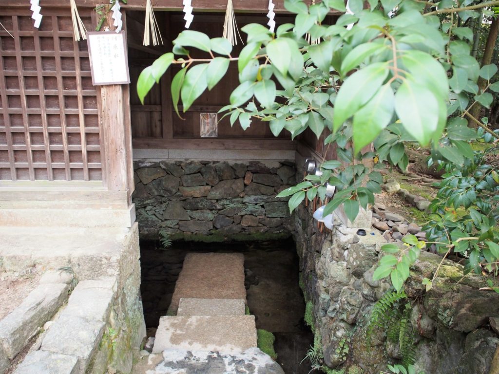 めずらしい宇治上神社の手水舎