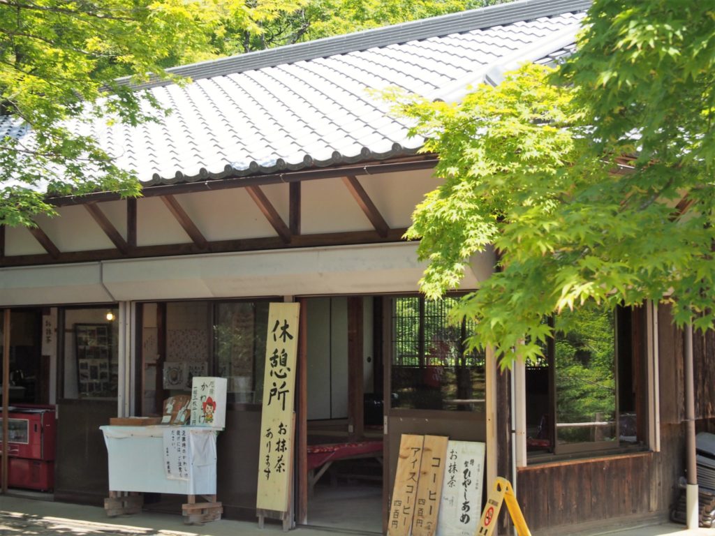 かわらけ販売所と休憩所