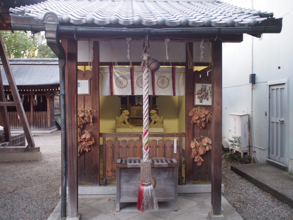 境内に還来神社(もど還来神社(もどろきじんじゃ)