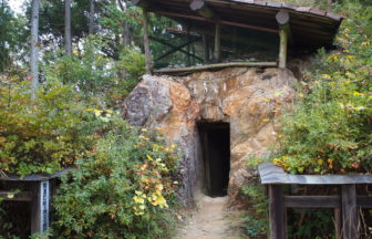 日向大神宮の「天の岩戸」