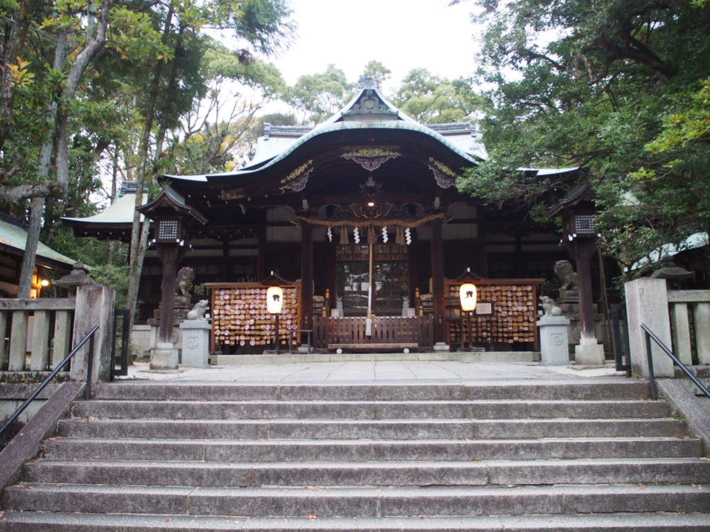 東天王岡﨑神社の拝殿