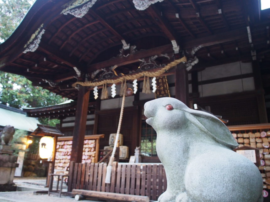 兎だらけのうさぎ神社 岡崎神社 は子授けや安産のご利益あり 京都ご利益 Com