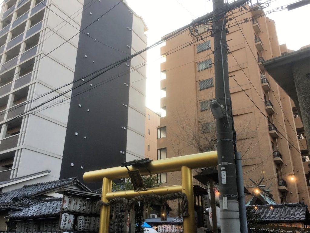 京都の中心地にある御金神社