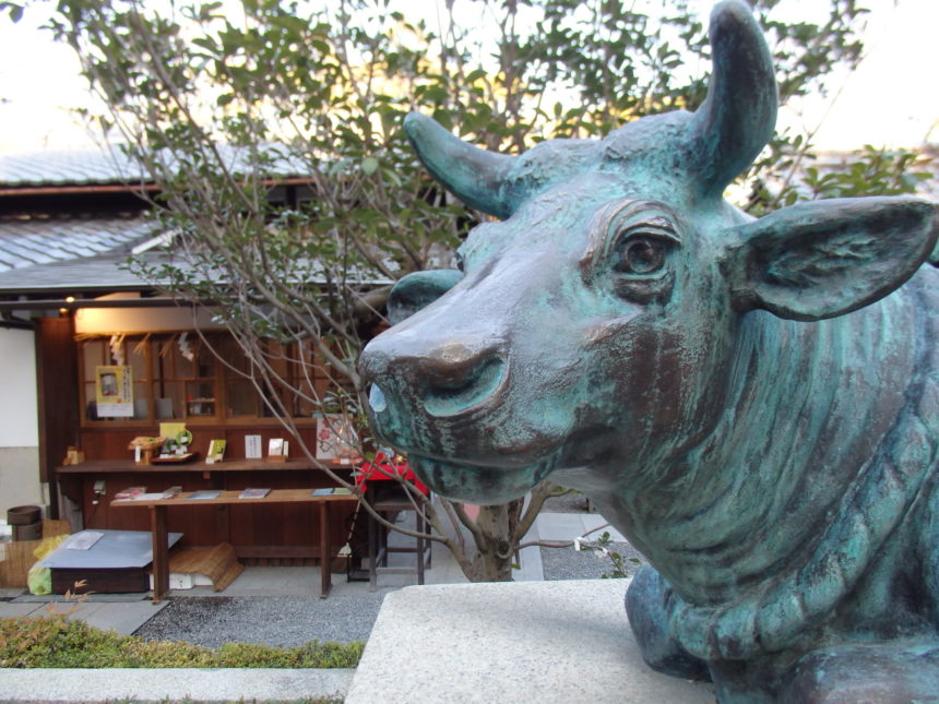 菅原院天満宮神社の牛像