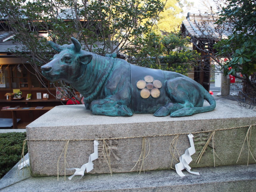 菅原院天満宮神社の牛像