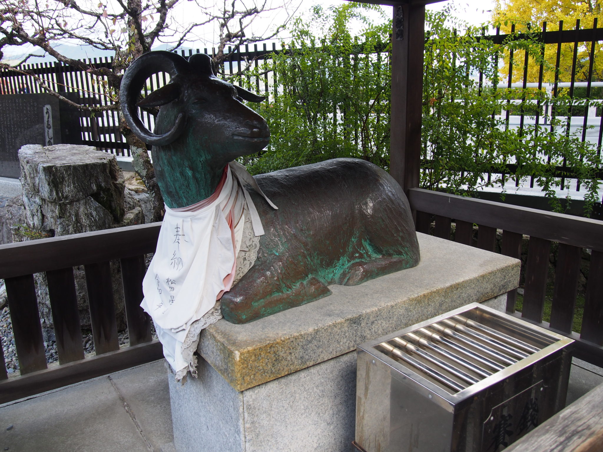 十三参りで有名な法輪寺の電電宮では電気・IT関連のご利益も